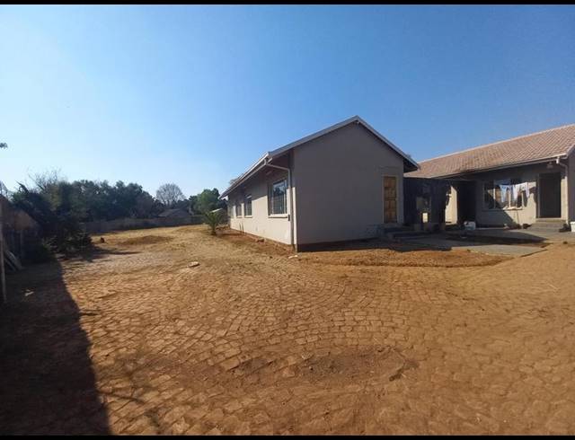 5 BEDROOM HOUSE FOR SALE IN LYTTELTON MANOR